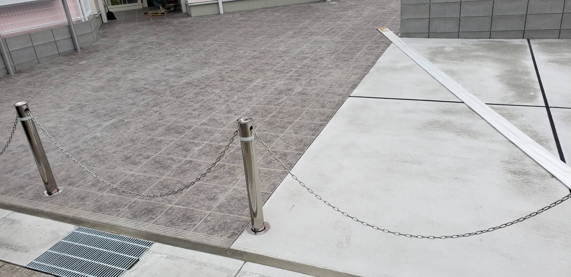 駐車場ポール設置 | 名古屋市緑区のエクステリア工事ならイズ美