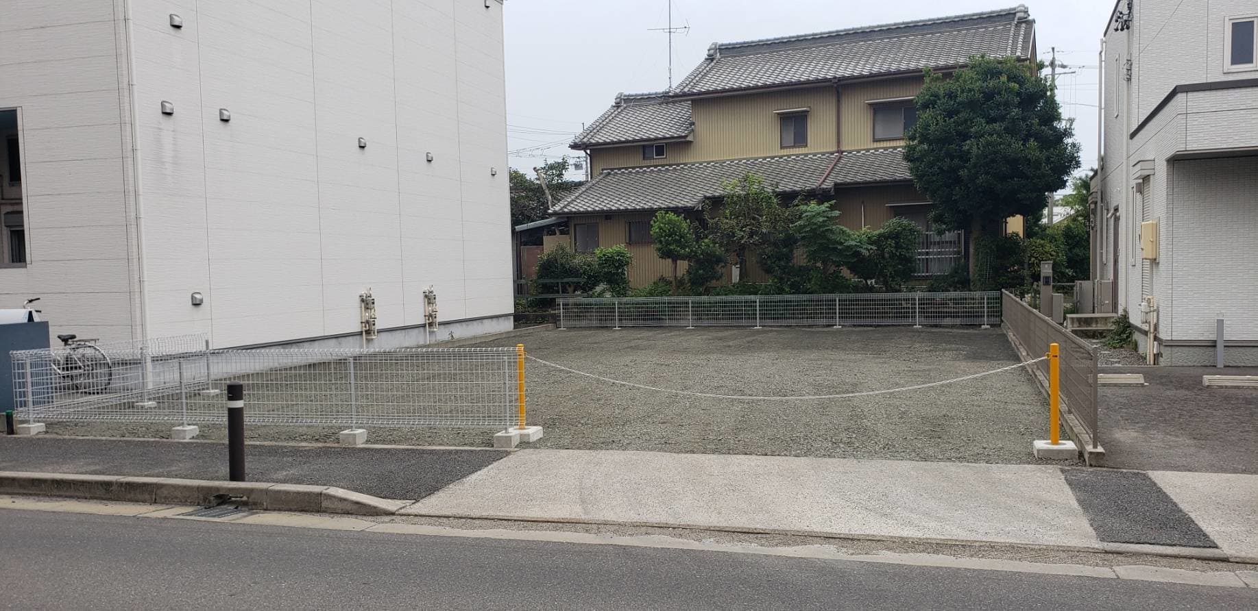 駐車場ポール新設 | 名古屋市緑区のエクステリア工事ならイズ美