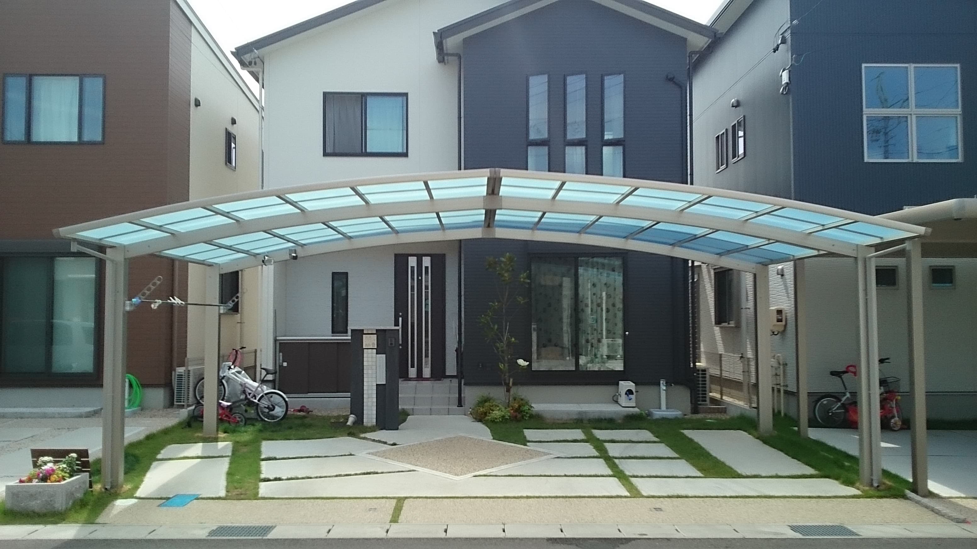 2台用カーポート新設工事 | 名古屋市緑区のエクステリア工事ならイズ美