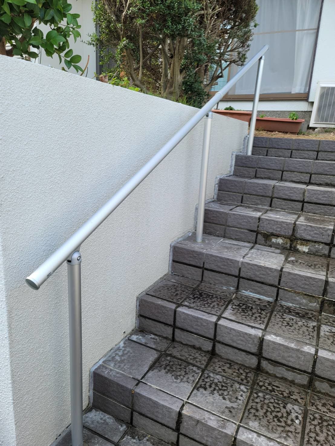 階段手すり設置 | 名古屋市緑区のエクステリア工事ならイズ美