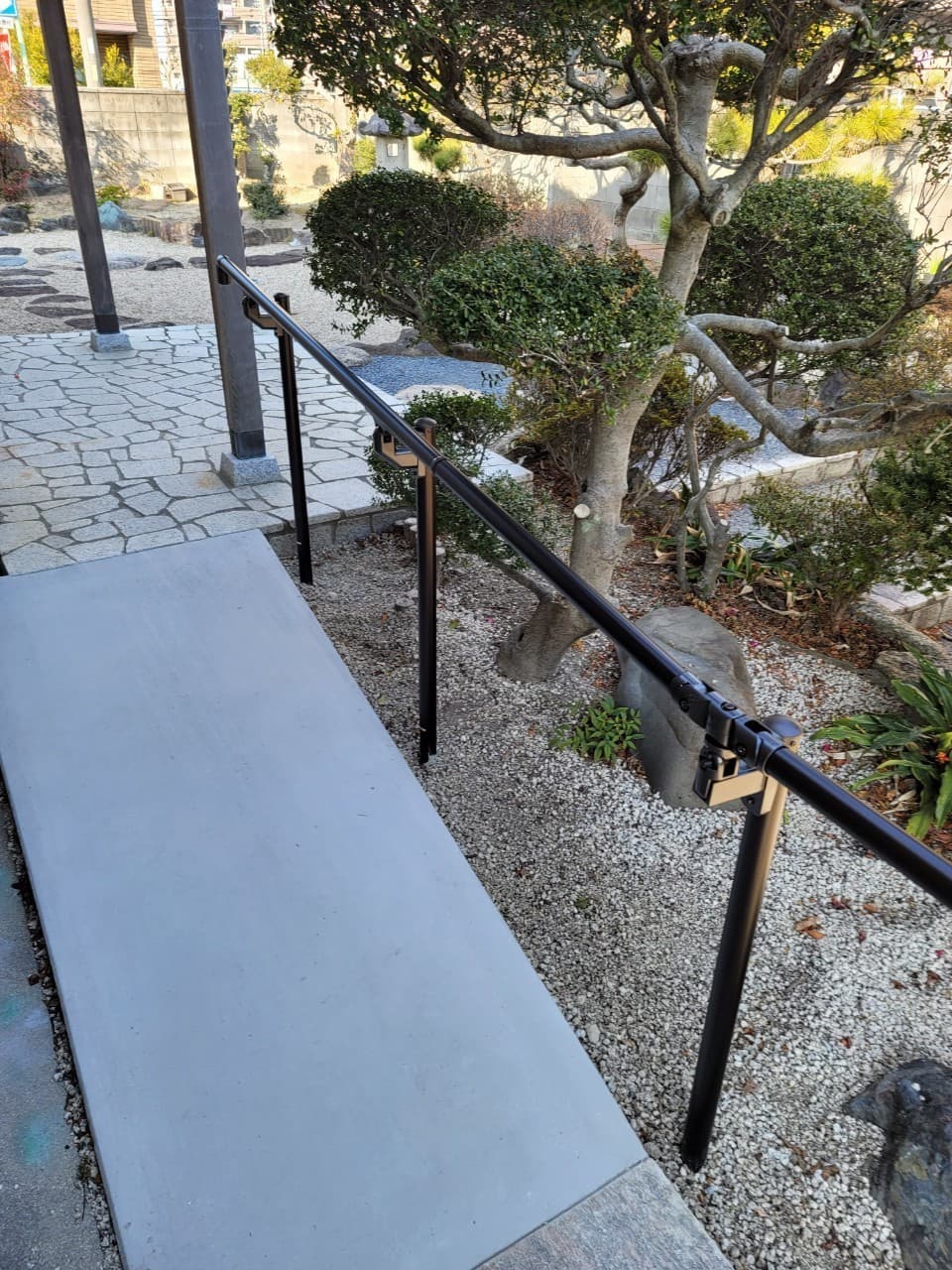 スロープ手すり設置 | 名古屋市緑区のエクステリア工事ならイズ美