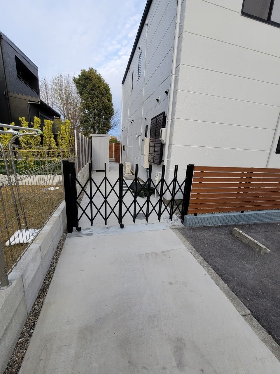 アコーディオンゲート設置 | 名古屋市緑区のエクステリア工事ならイズ美