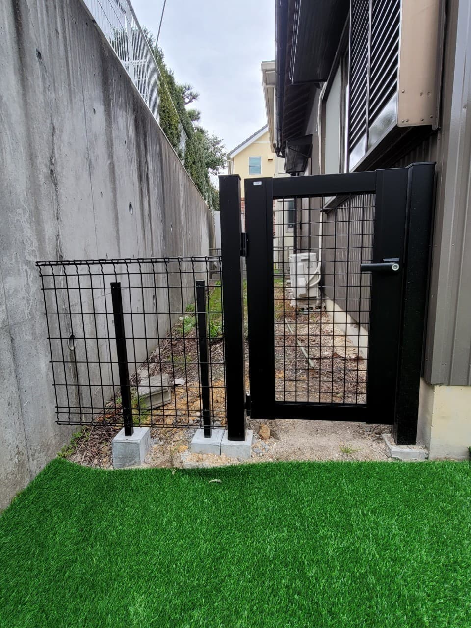 門扉・メッシュフェンス設置 | 名古屋市緑区のエクステリア工事ならイズ美